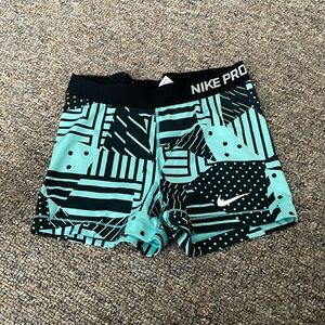 Nike Shorts Size L
